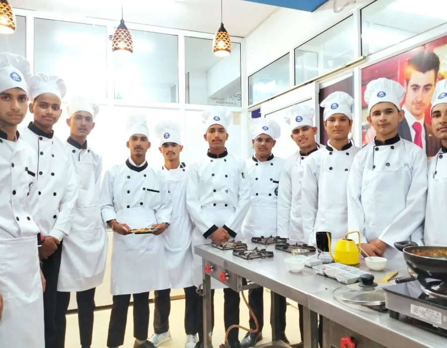 AIHS-cooking-students-team (1)